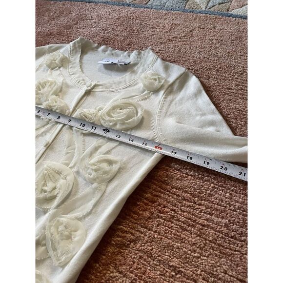 Studio V White Floral Rosette Cardigan XS 3D Applique Button Front Sweater - Picture 4 of 6